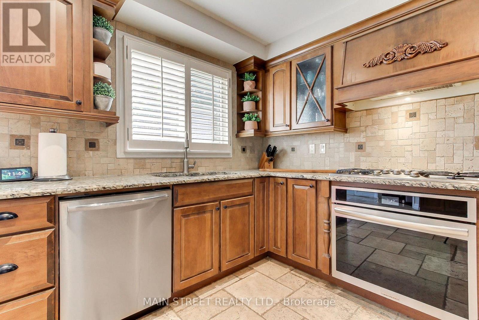 14 MCGEE CRESCENT - 11