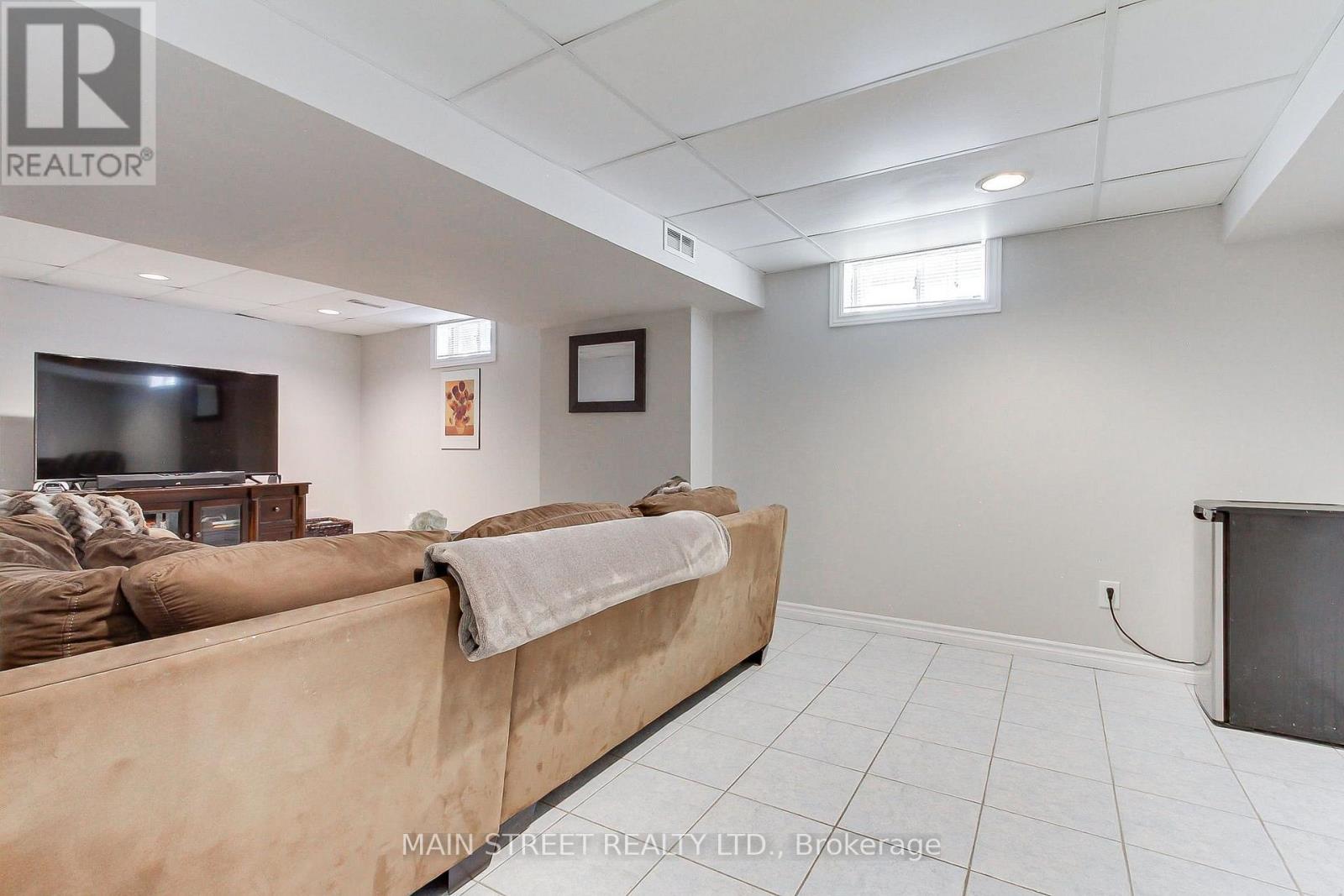 14 MCGEE CRESCENT - 33