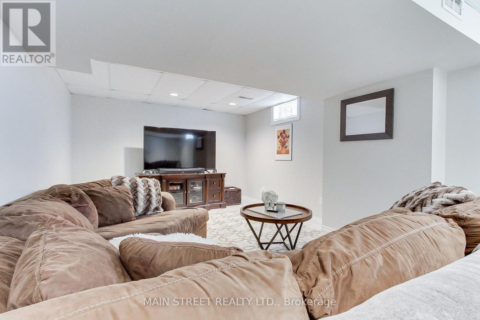14 MCGEE CRESCENT - 32
