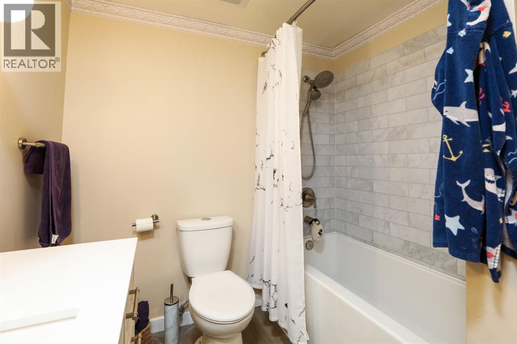 272 E 2 Avenue S - 25