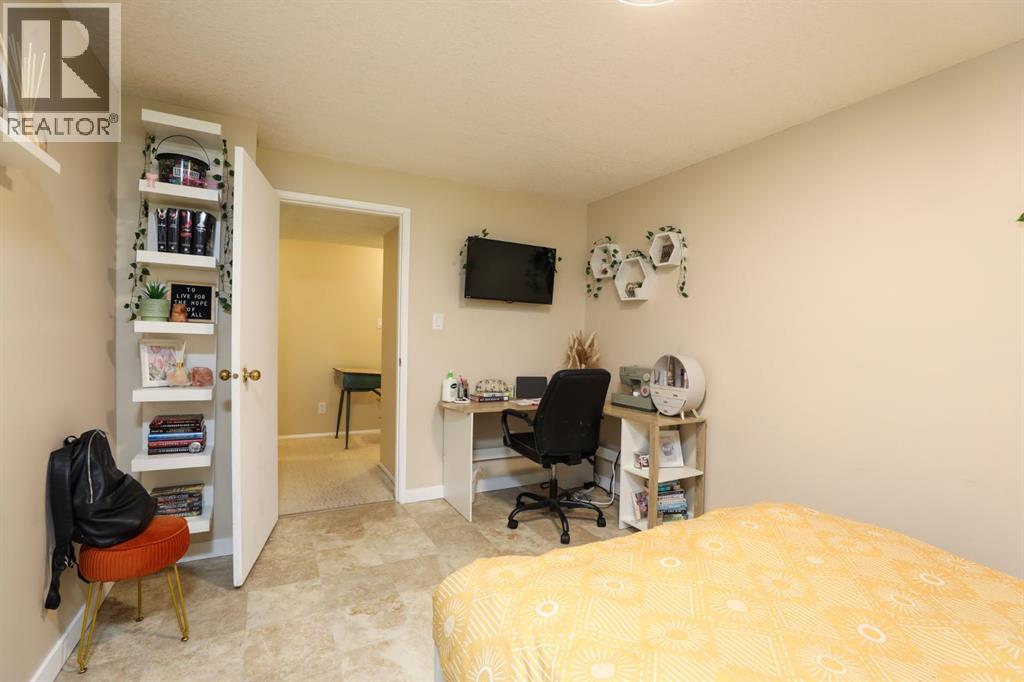 272 E 2 Avenue S - 26