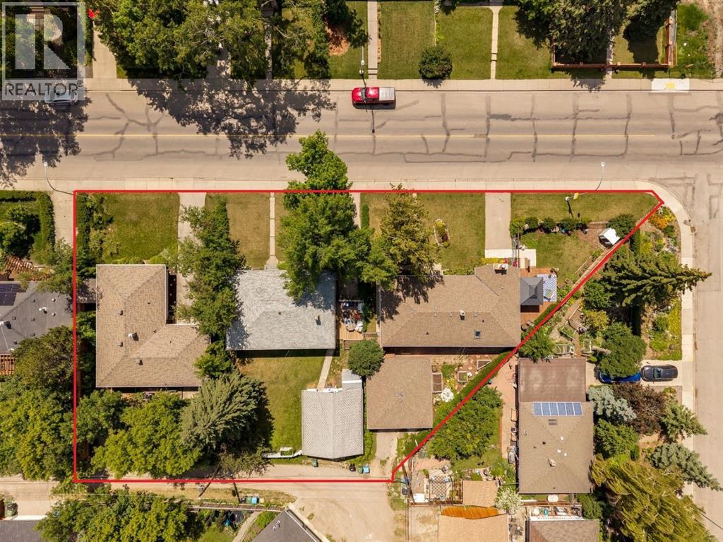 4520 26 Avenue SW - 1