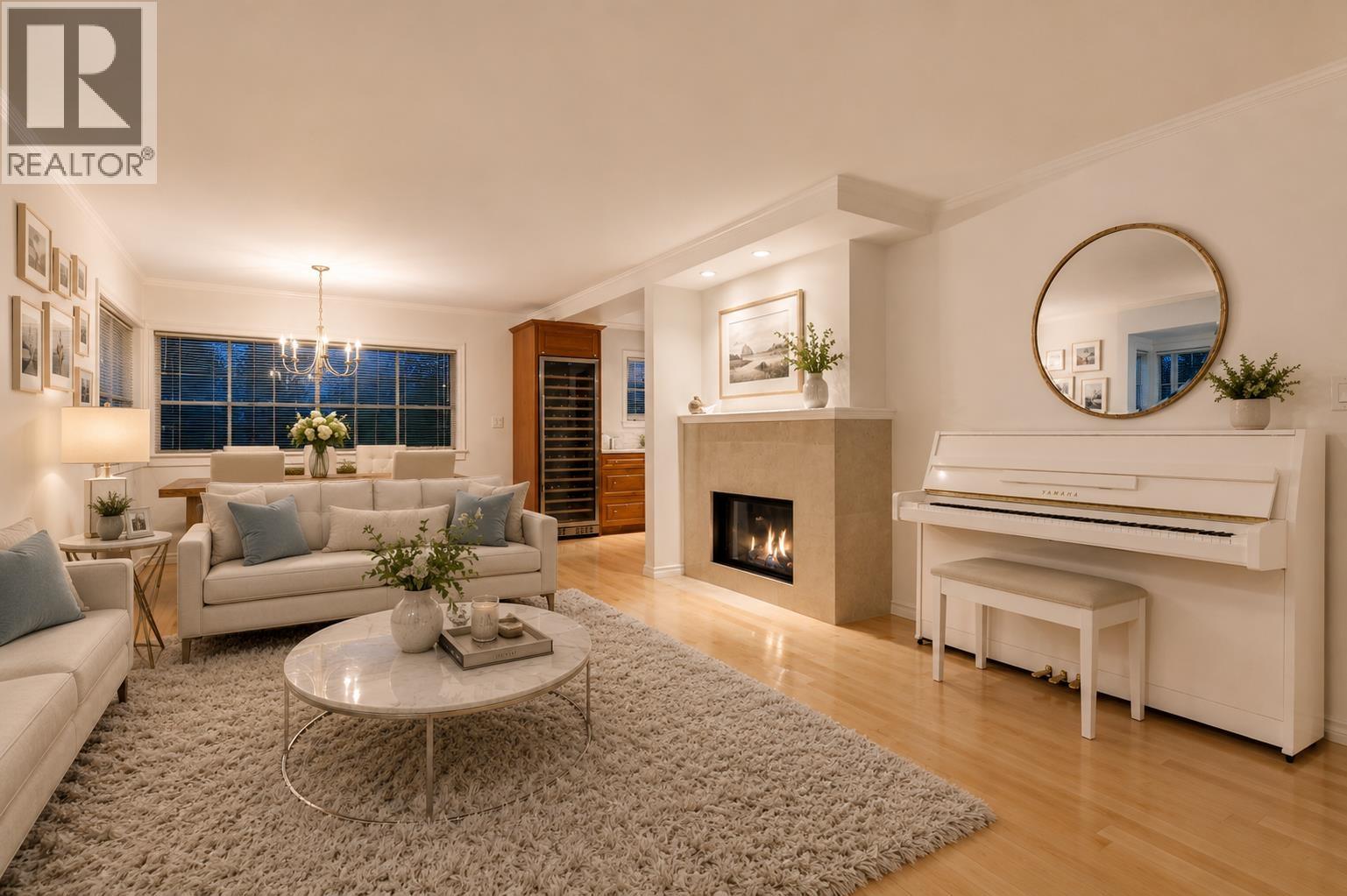 6431 ROSEBERY AVENUE, West Vancouver
