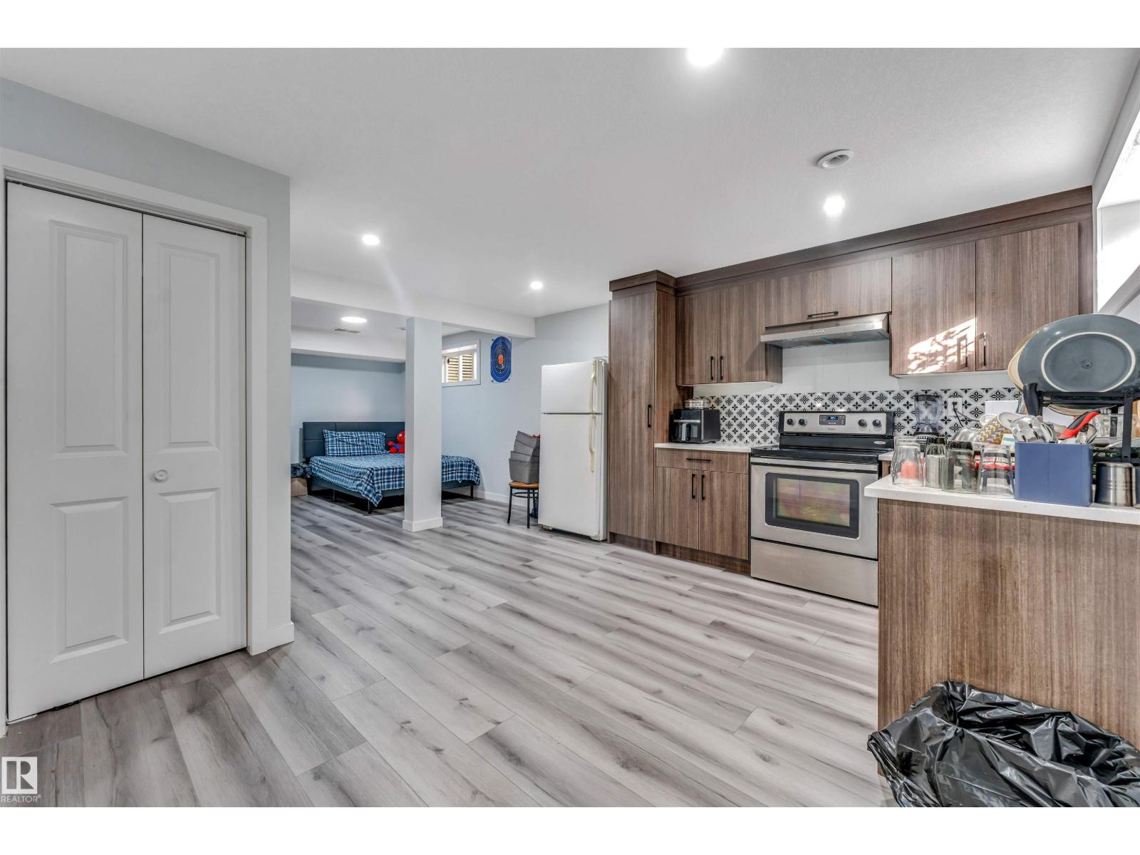 2040 24 ST NW - 29
