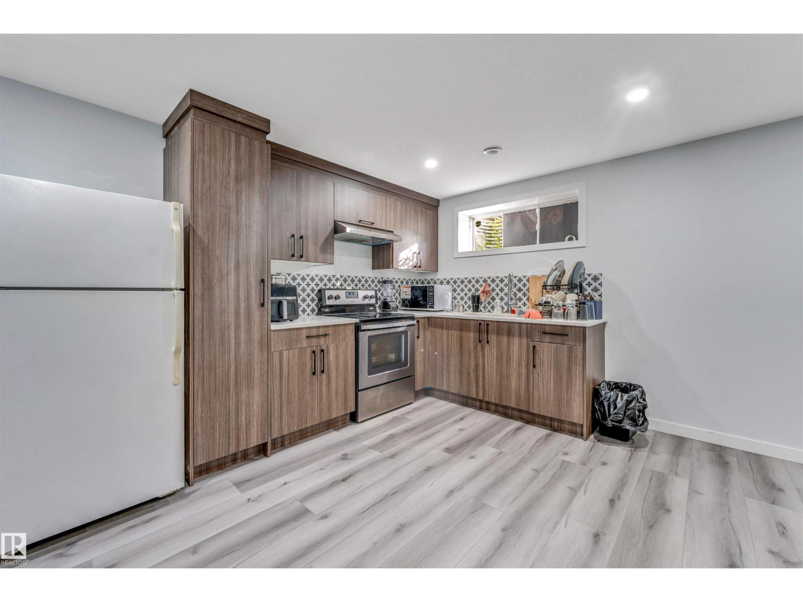 2040 24 ST NW - 30