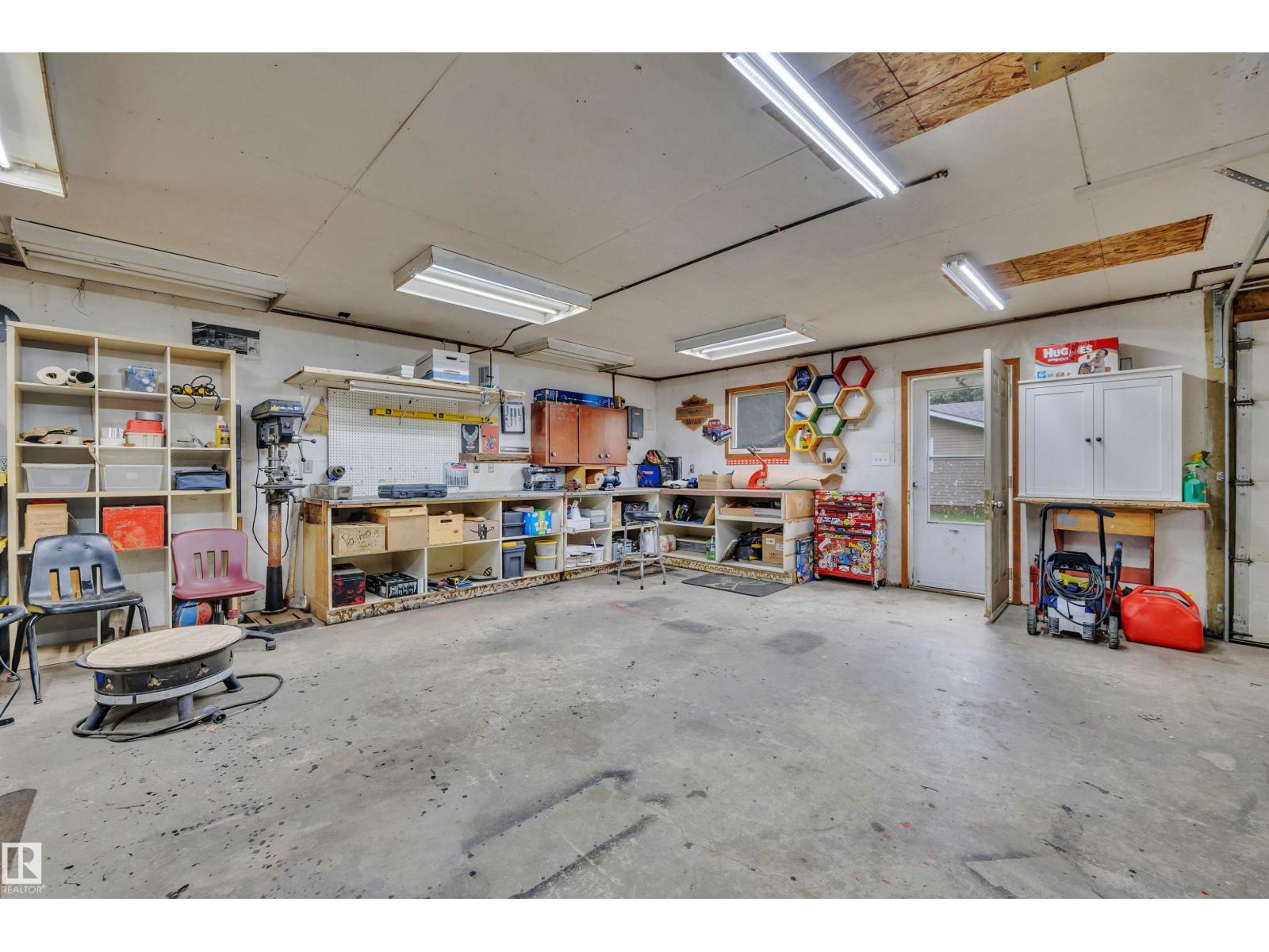 1 461008 RGE ROAD 10 - 52