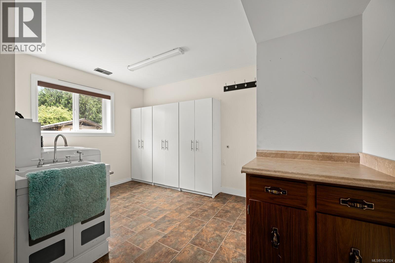 2560 Mabley Rd - 54