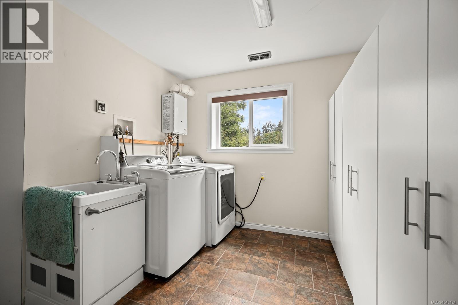 2560 Mabley Rd - 55
