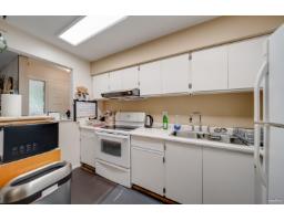 14828 Holly Park Lane, Surrey, BC V3R6Y2 Photo 12