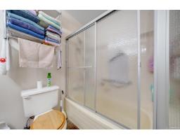 14828 Holly Park Lane, Surrey, BC V3R6Y2 Photo 16