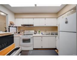 14828 Holly Park Lane, Surrey, BC V3R6Y2 Photo 11