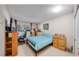 14828 Holly Park Lane, Surrey, BC V3R6Y2 Photo 17