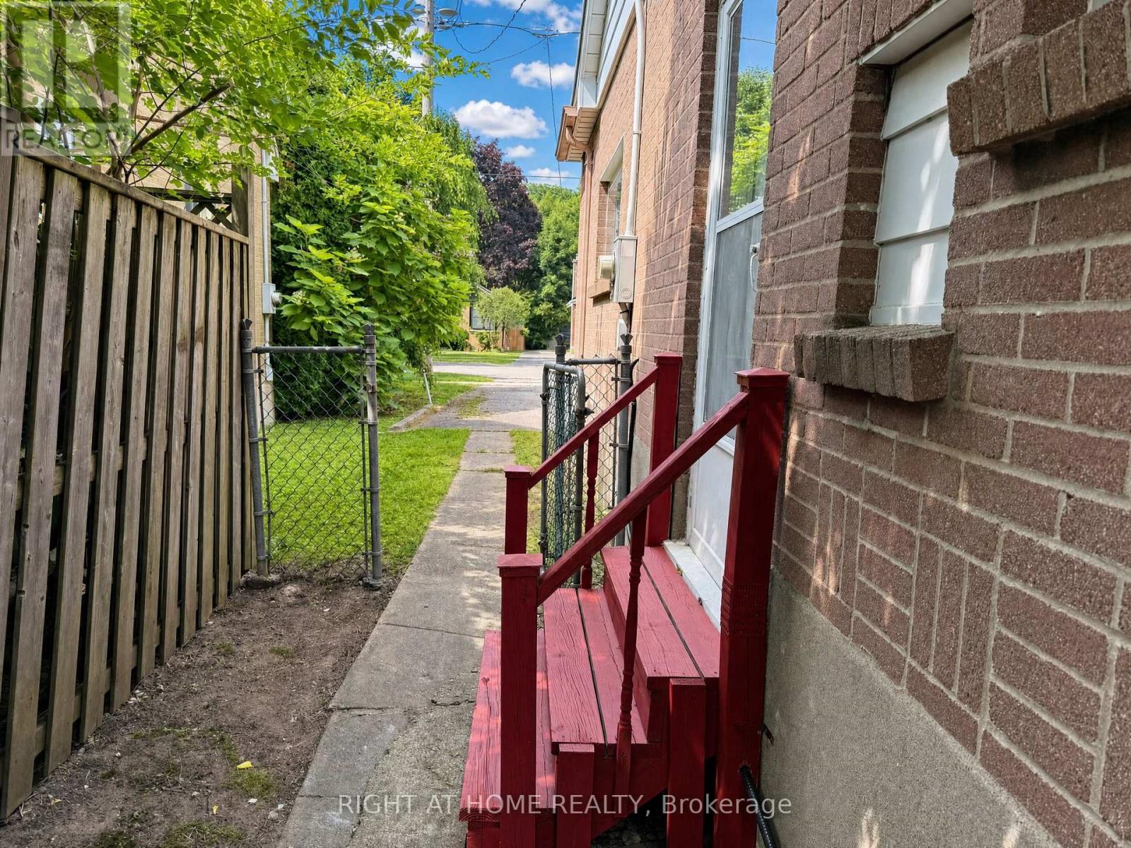 719 ROWNTREE AVENUE - 34