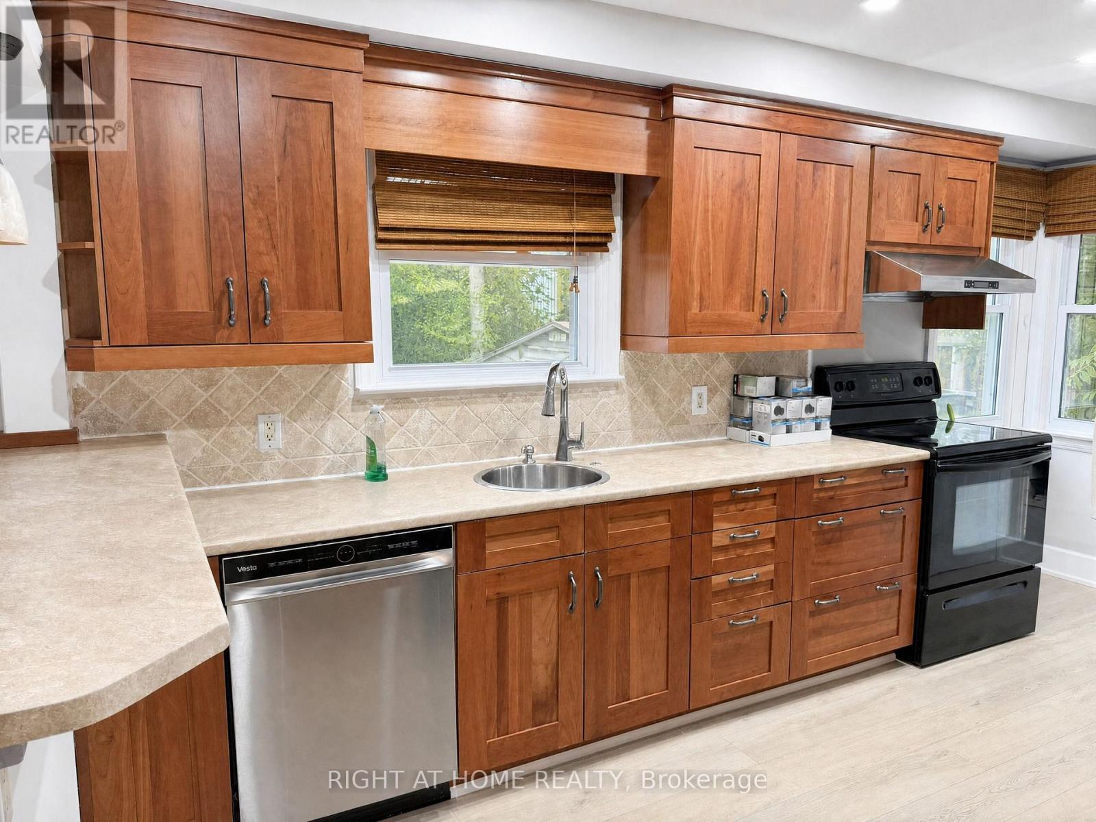 719 ROWNTREE AVENUE - 8