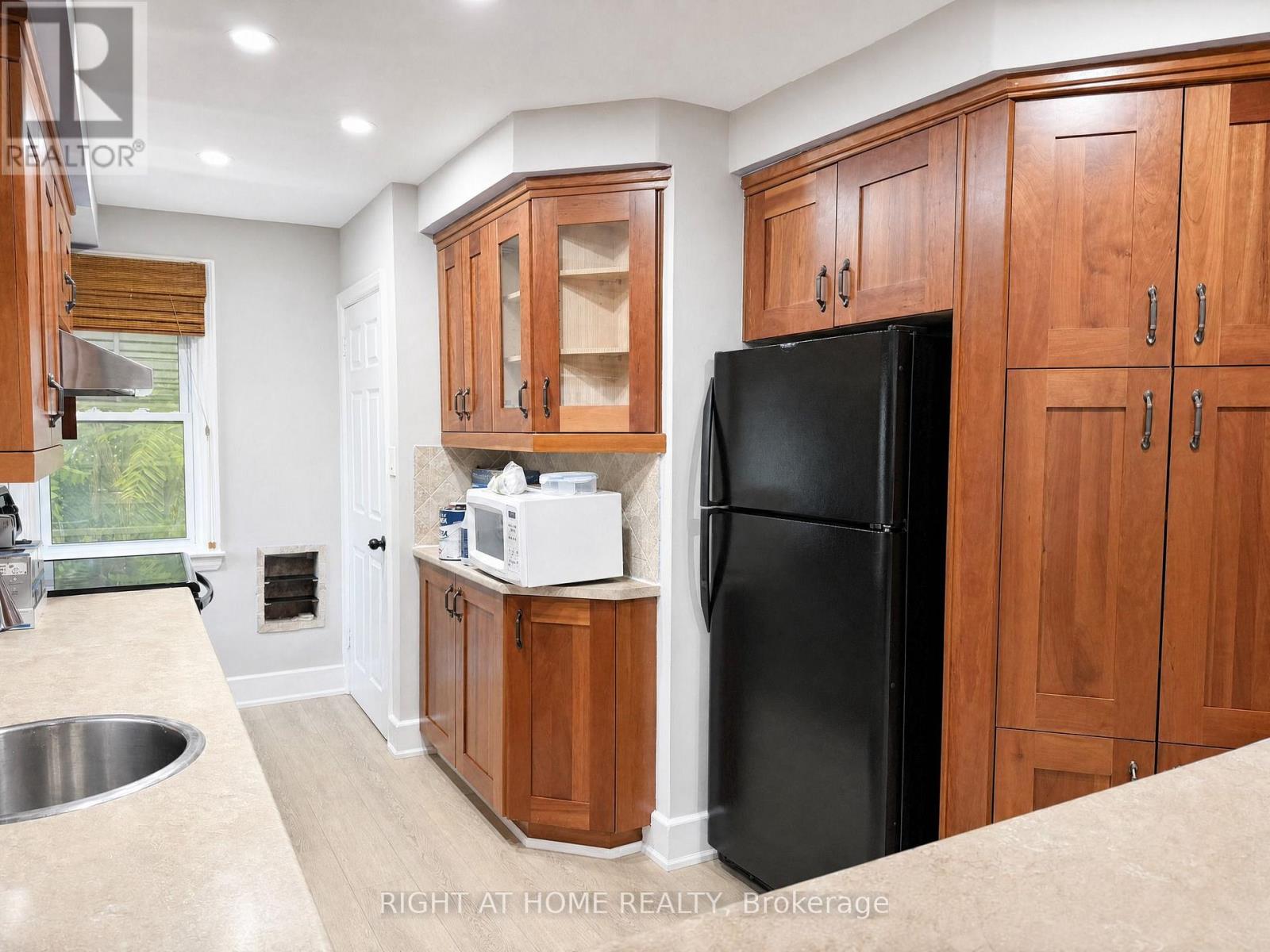 719 ROWNTREE AVENUE - 9