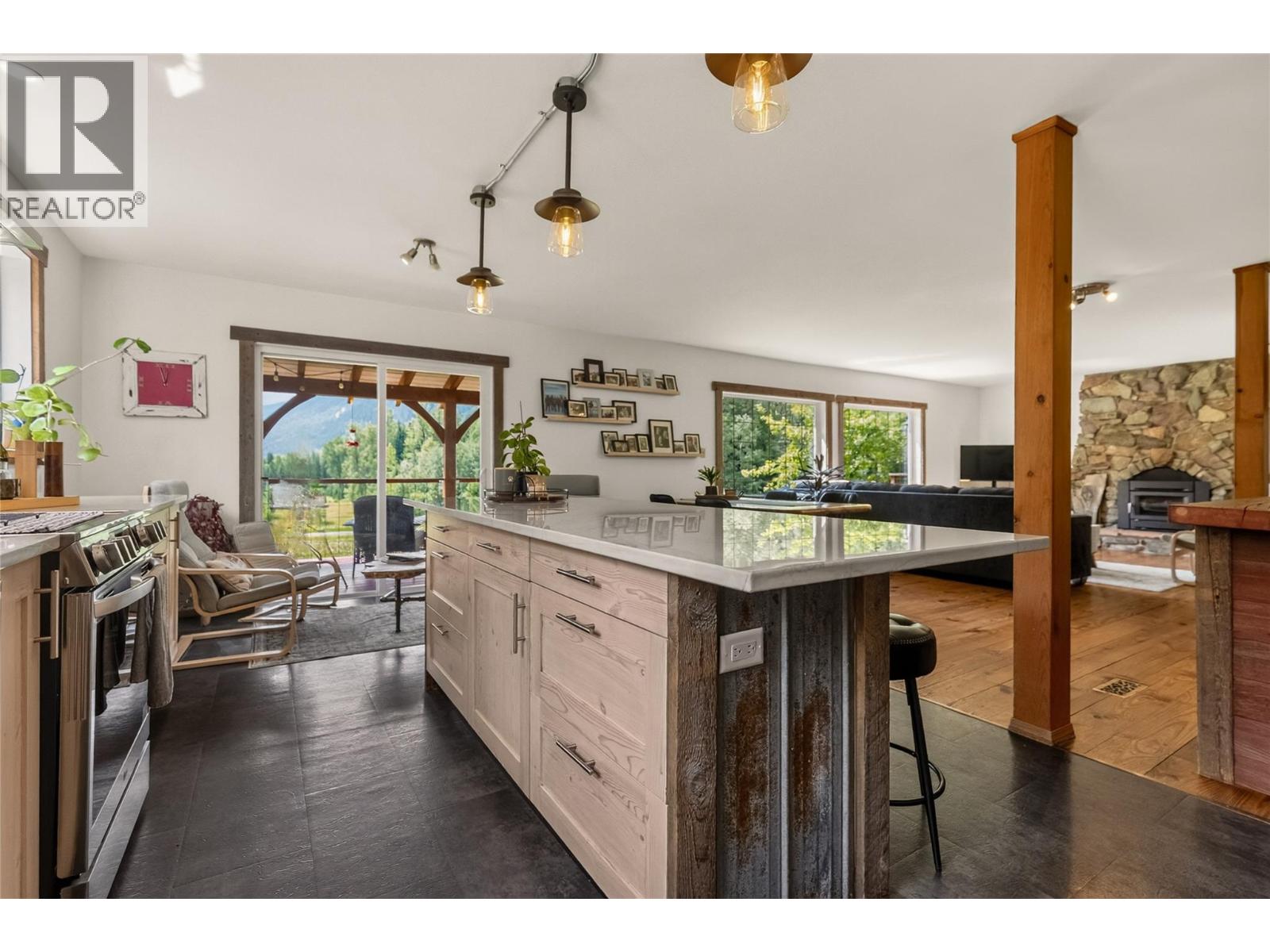 4485 Highway 3 - 37