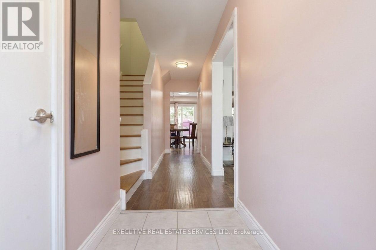 60 CHIPWOOD CRESCENT - 2