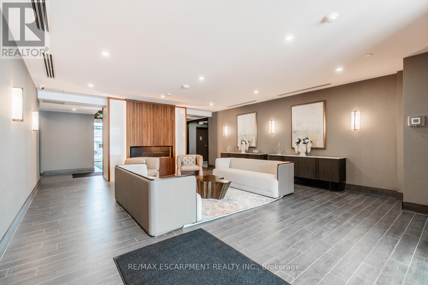 #904 470 DUNDAS STREET E - 5
