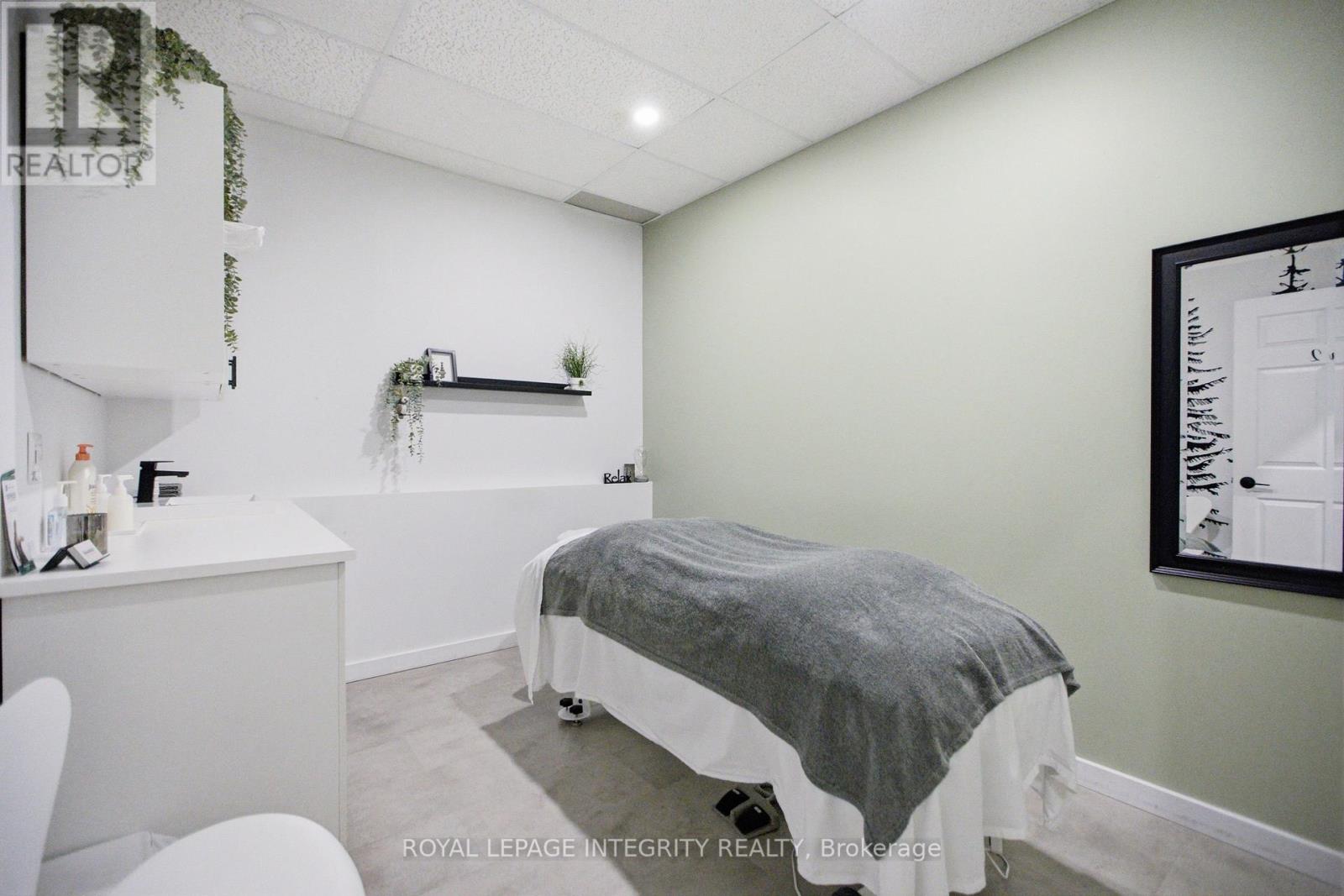 UNIT #7 – 100 MADAWASKA BOULEVARD, Ottawa. Luxury613. By Peter Sagos - Image 11