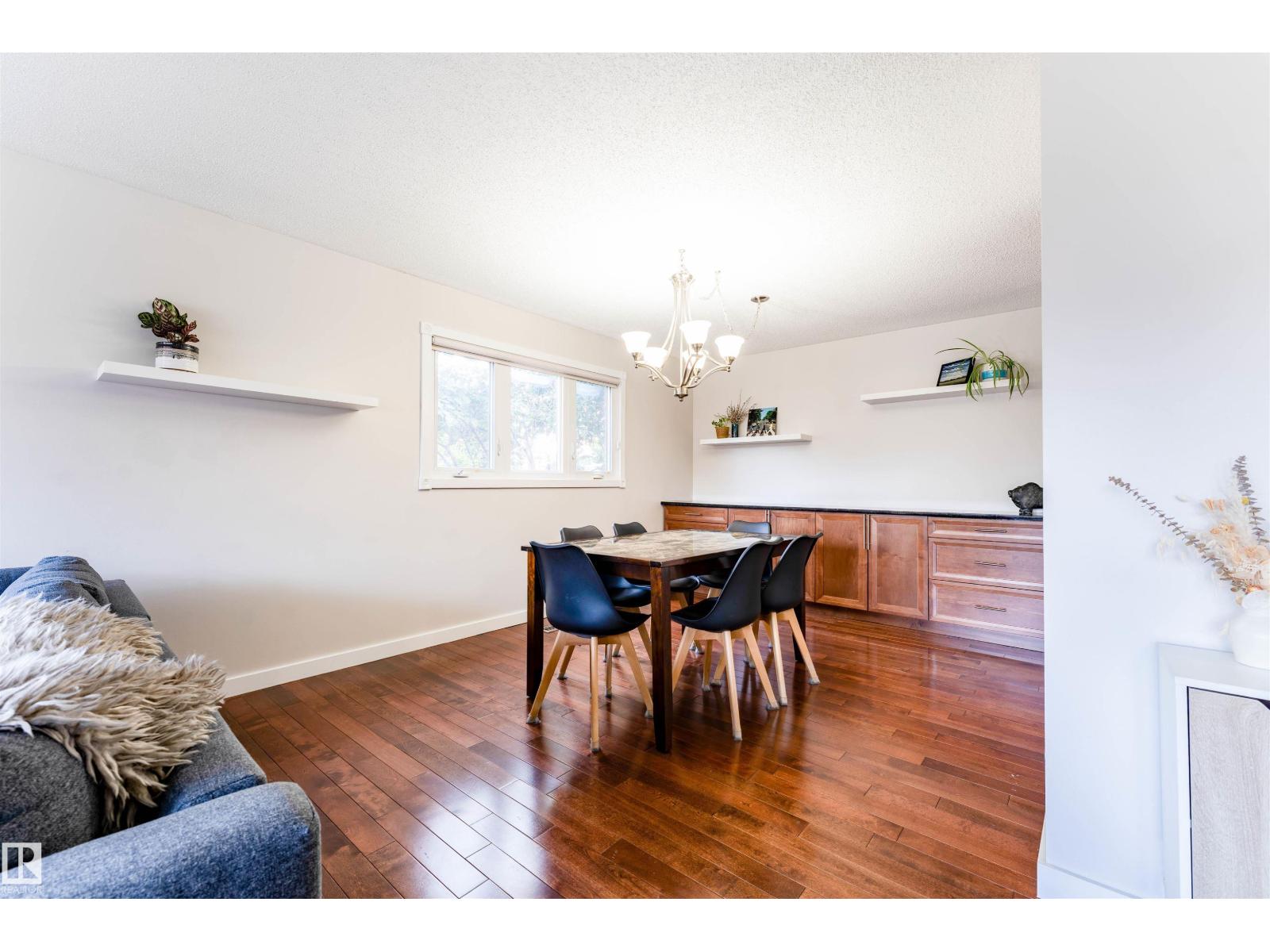 5212 142 ST NW - 18