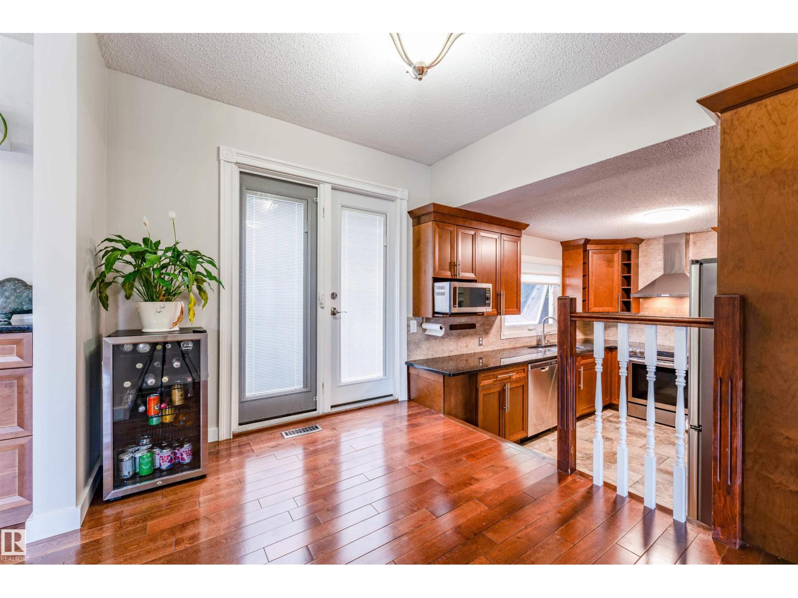 5212 142 ST NW - 24