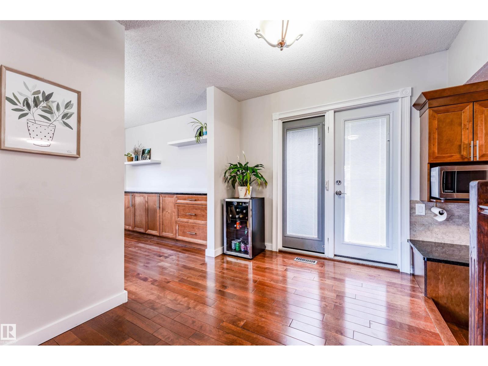 5212 142 ST NW - 25