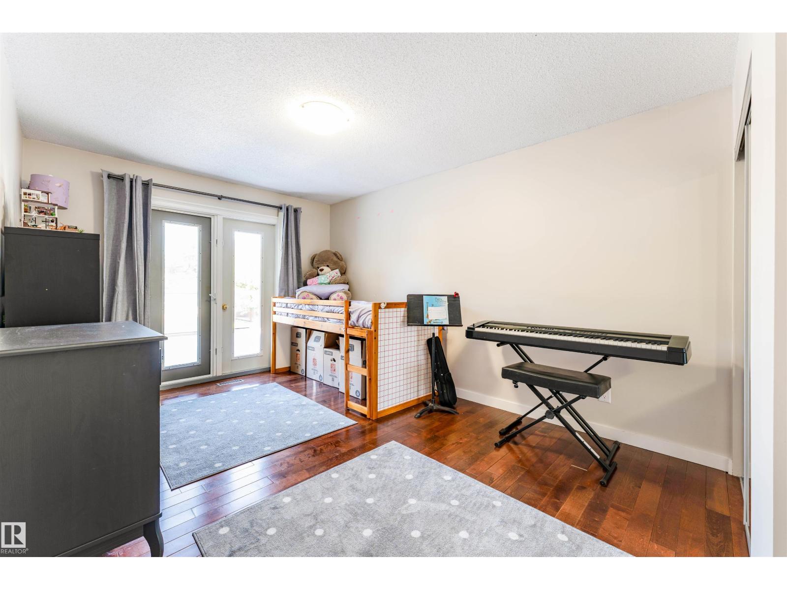 5212 142 ST NW - 32