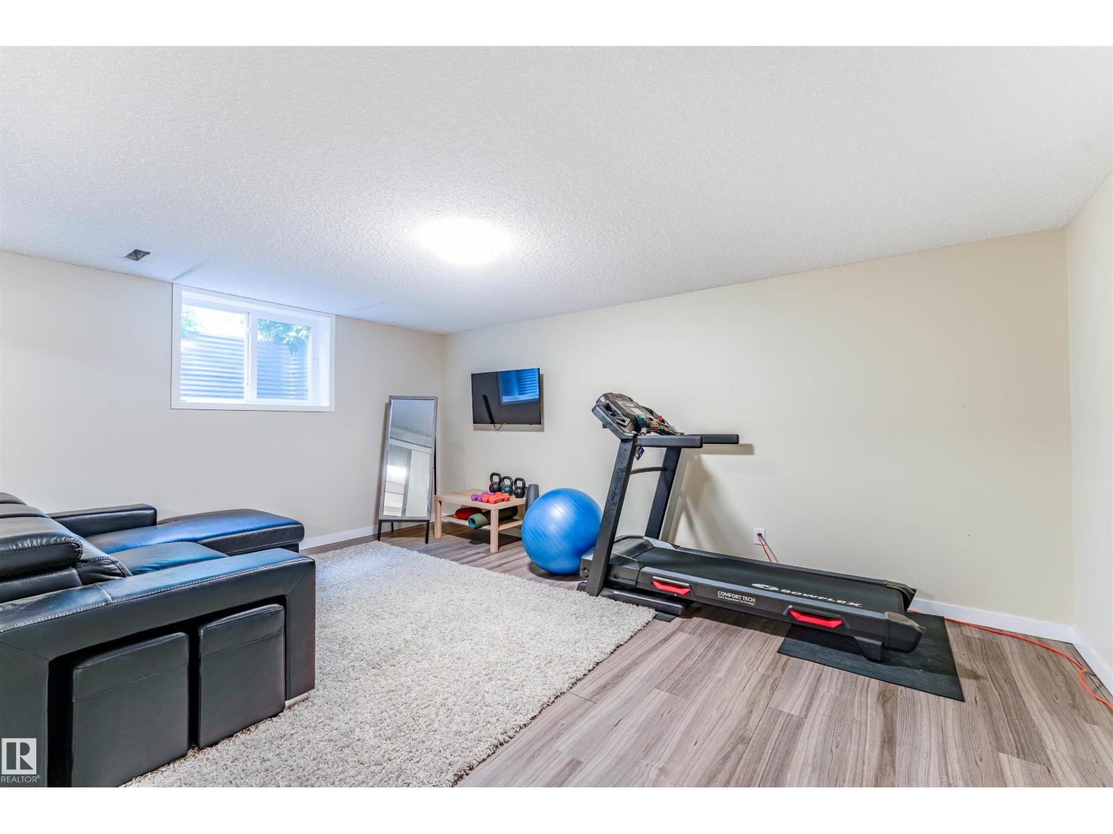 5212 142 ST NW - 42