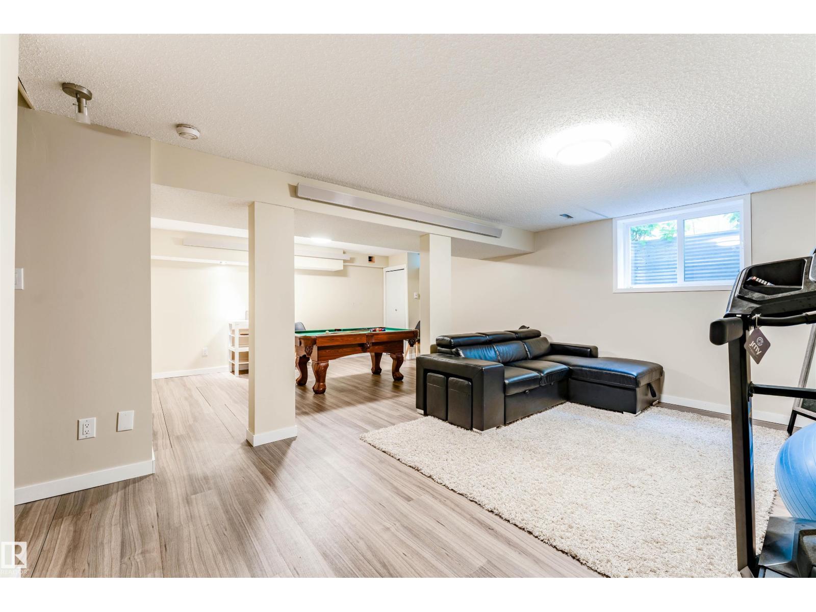 5212 142 ST NW - 43