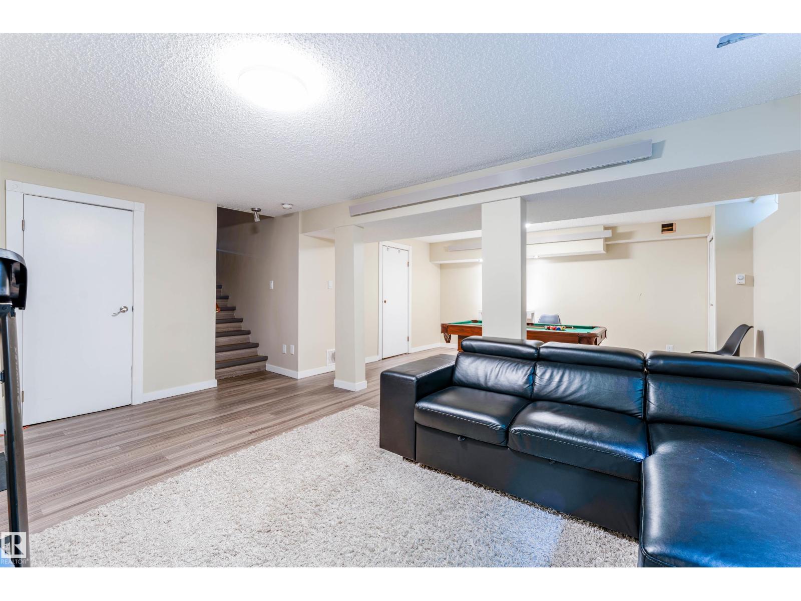 5212 142 ST NW - 45