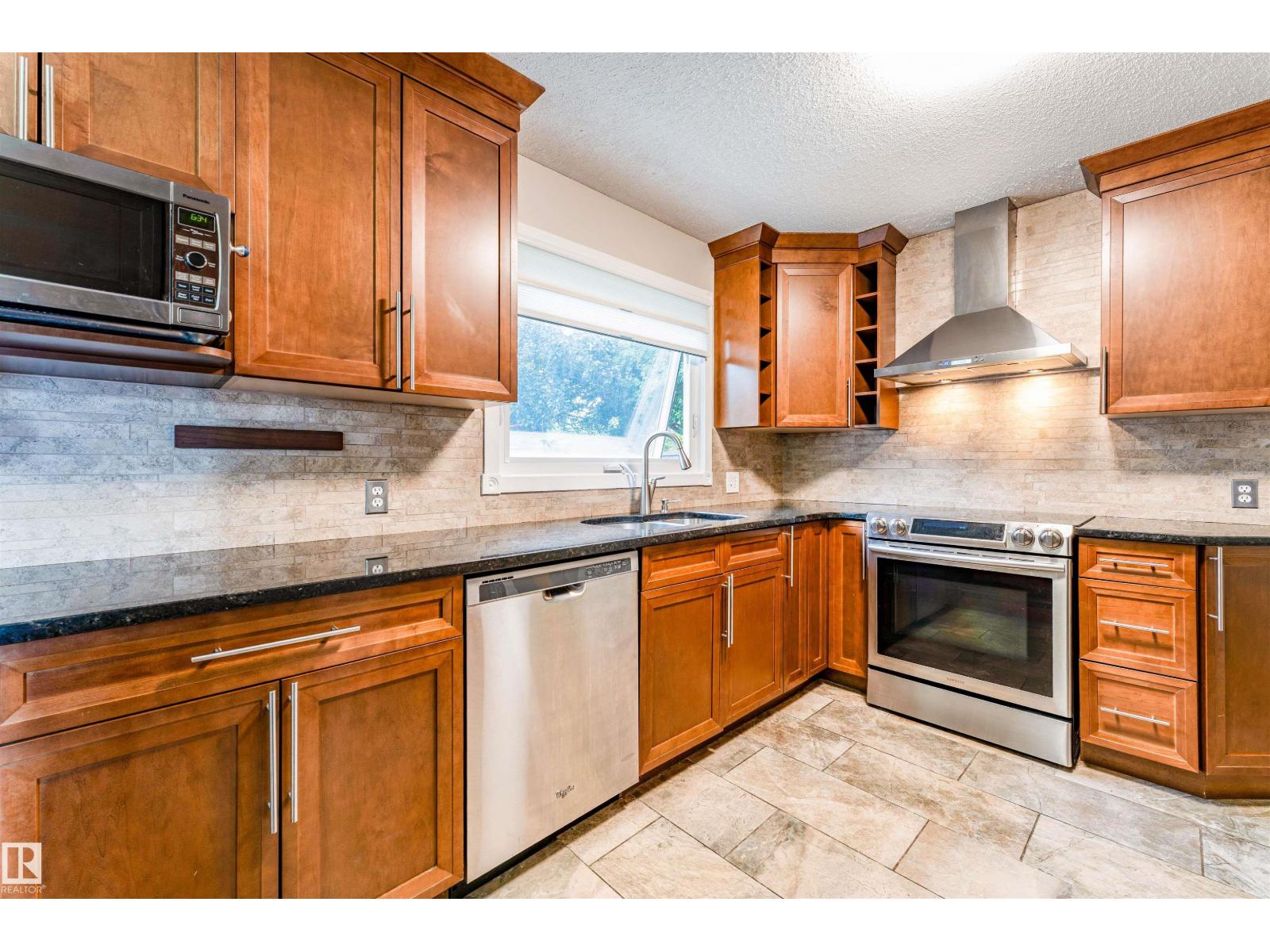 5212 142 ST NW - 5