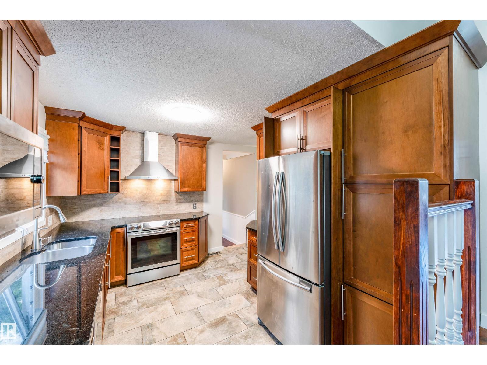 5212 142 ST NW - 6