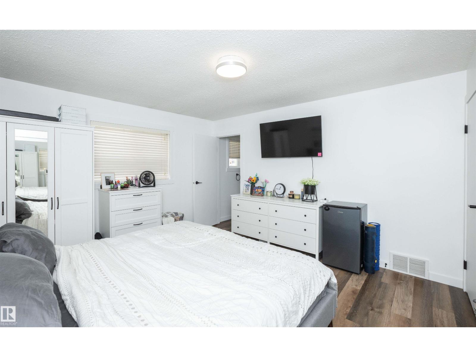 10232 101 ST - 39