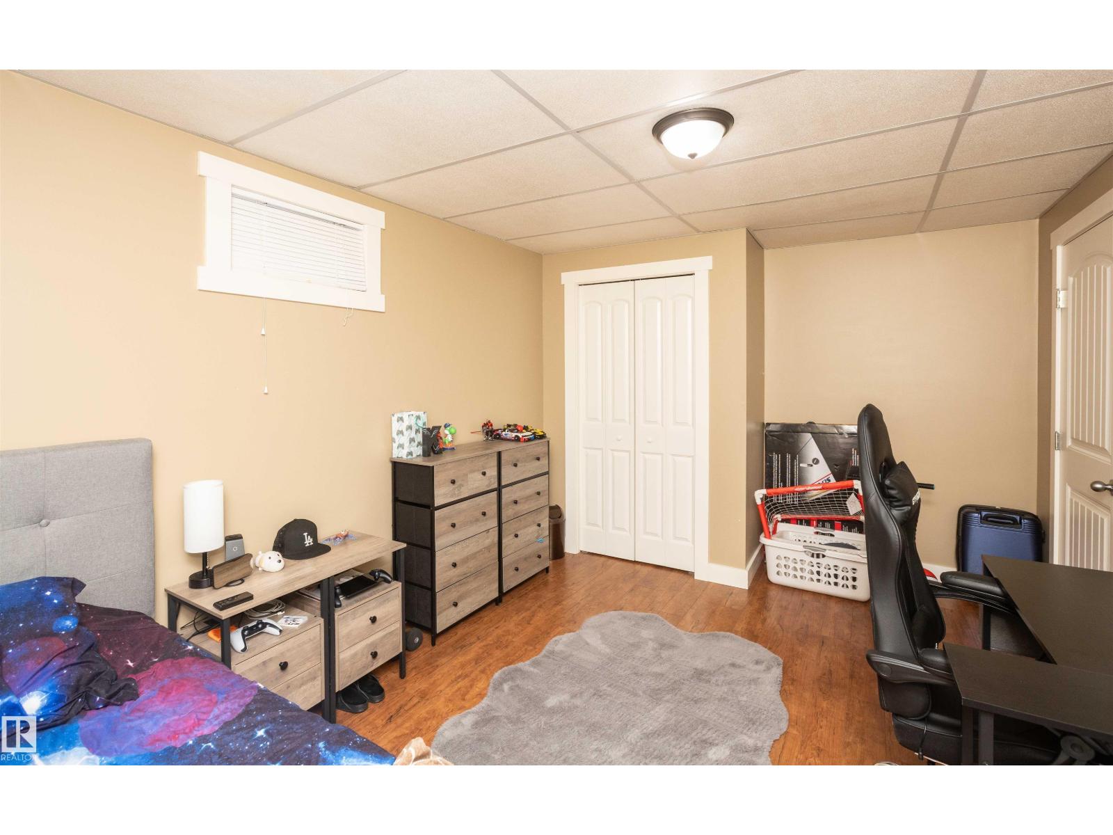 10232 101 ST - 64