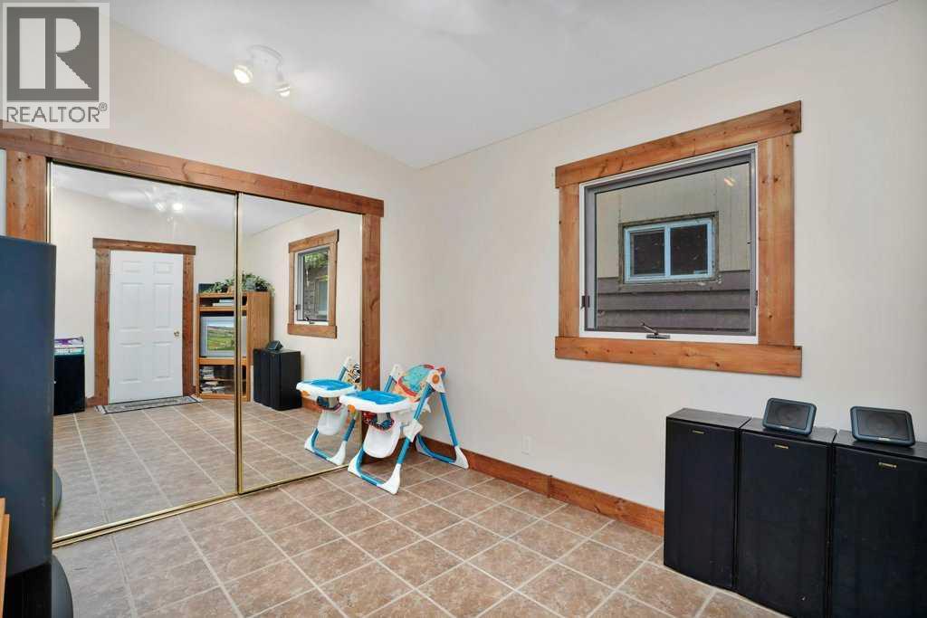 34 Beach Street E - 19