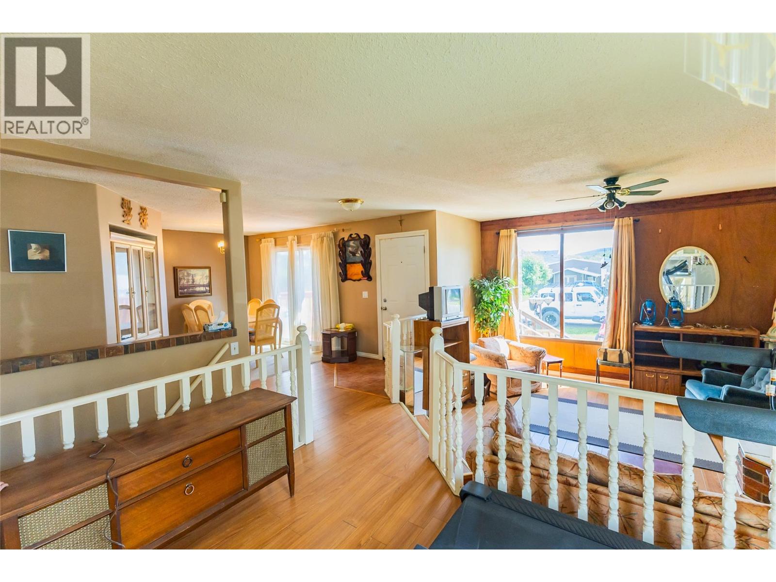 4828 / 4830 47 Avenue - 8