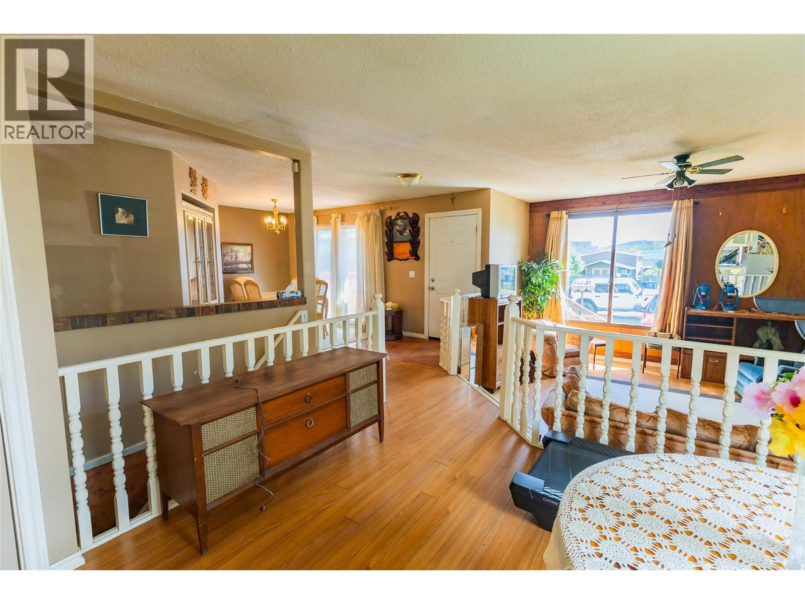 4828 / 4830 47 Avenue - 9