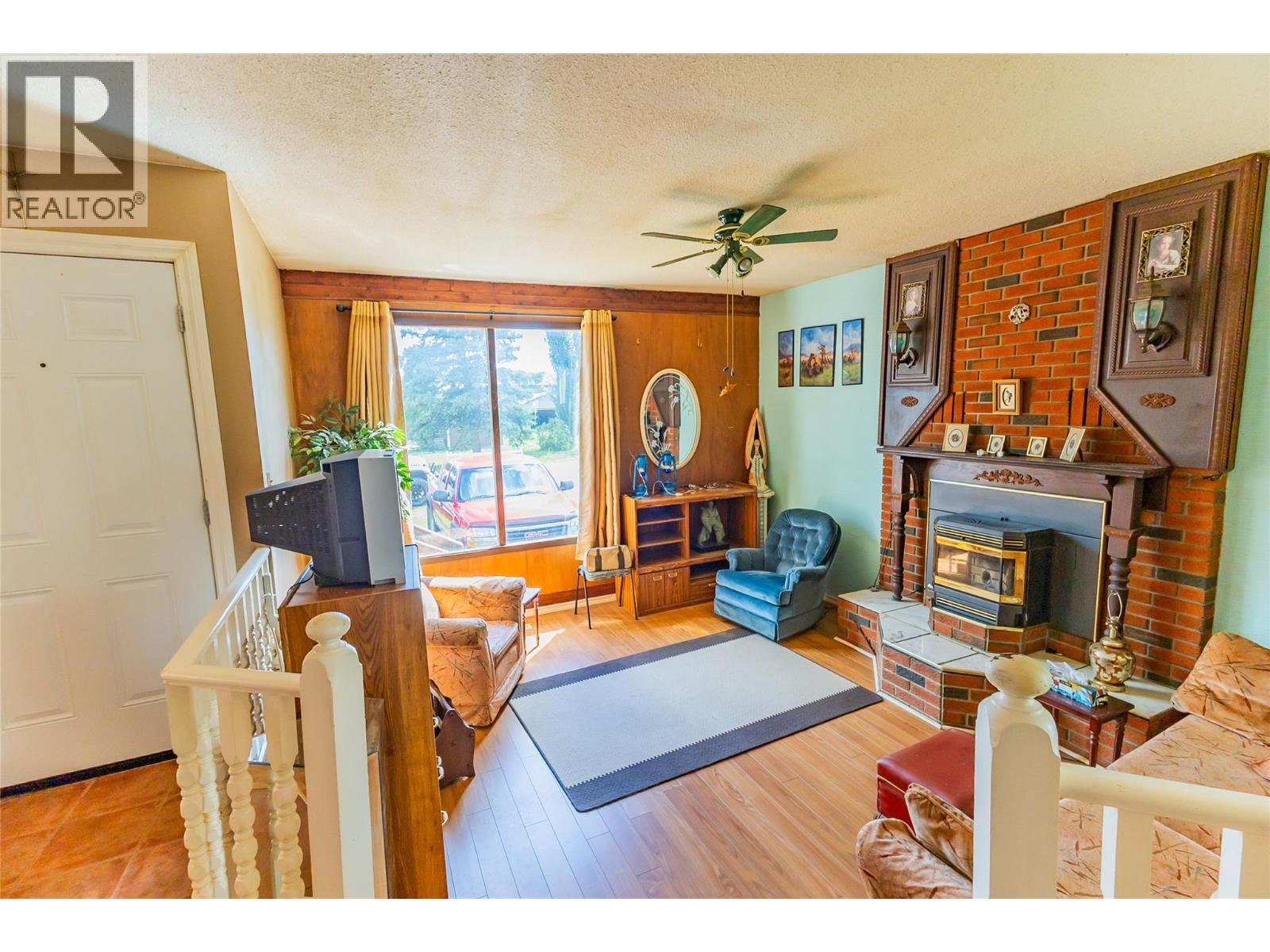 4828 / 4830 47 Avenue - 7