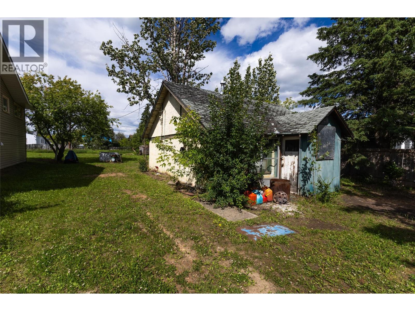 4828 / 4830 47 Avenue - 33