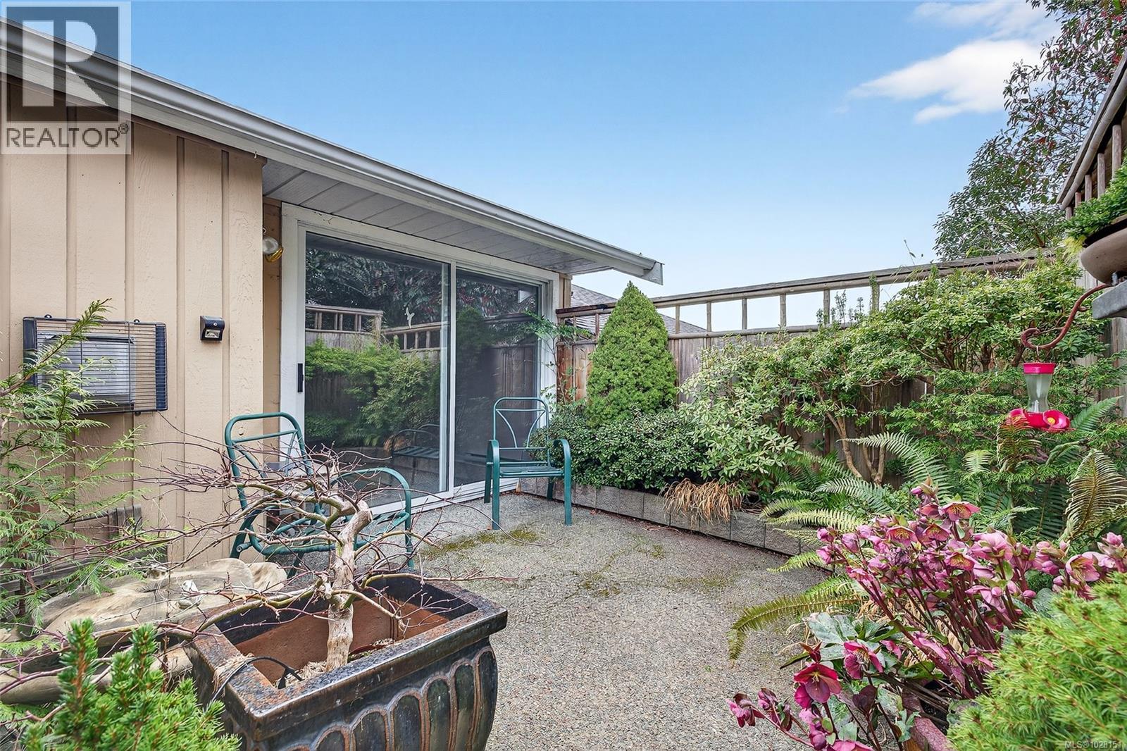 #8 130 Corbett Rd - 26
