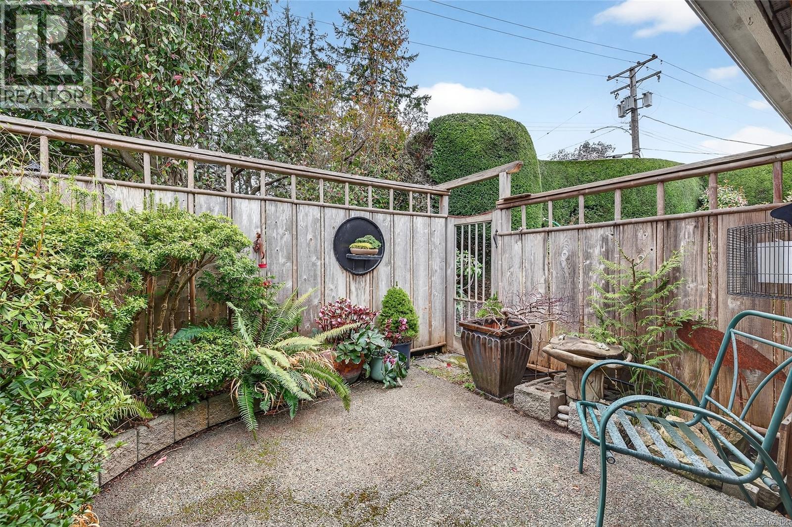 #8 130 Corbett Rd - 27