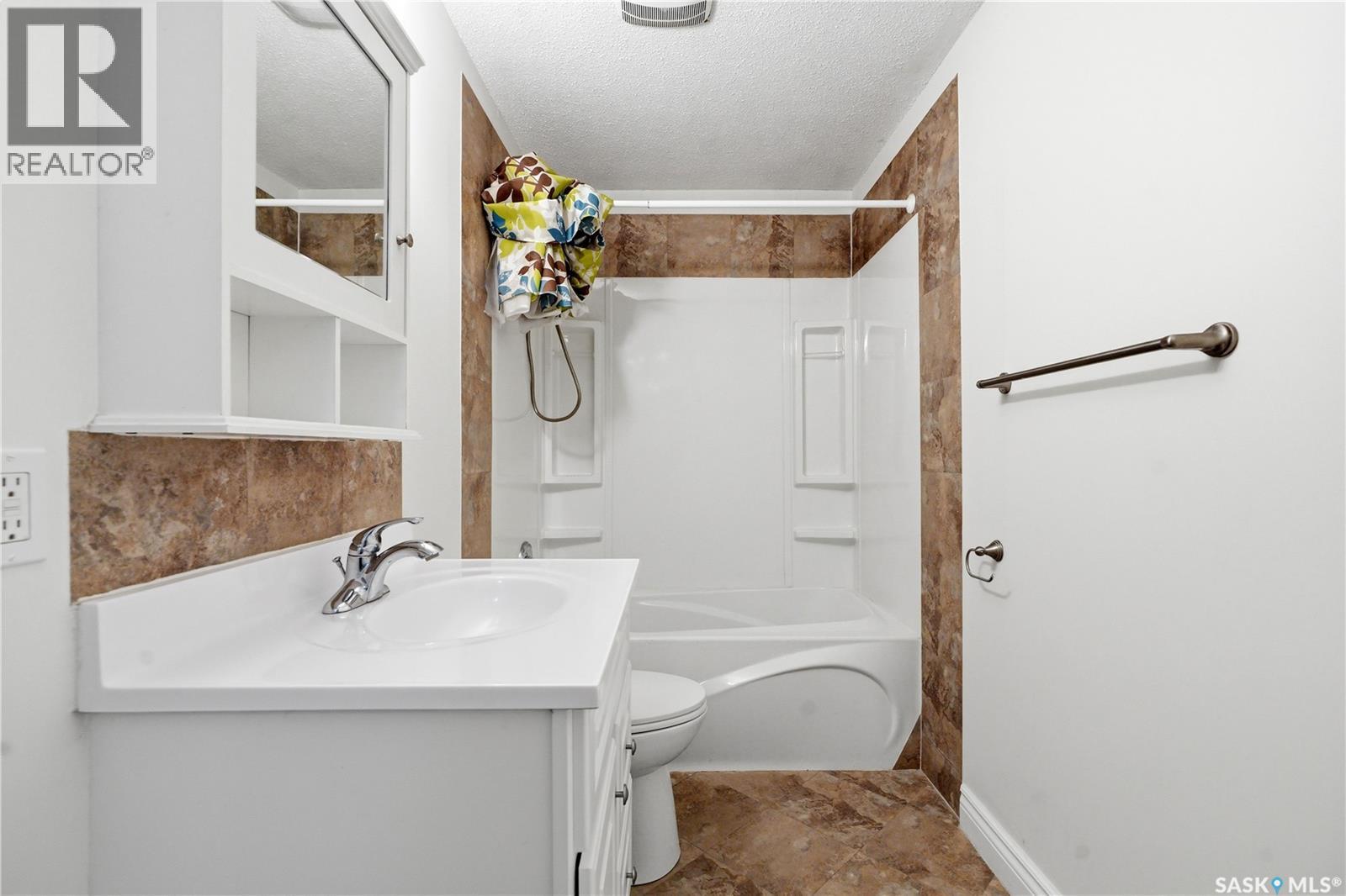 2525 McPherson AVENUE - 20