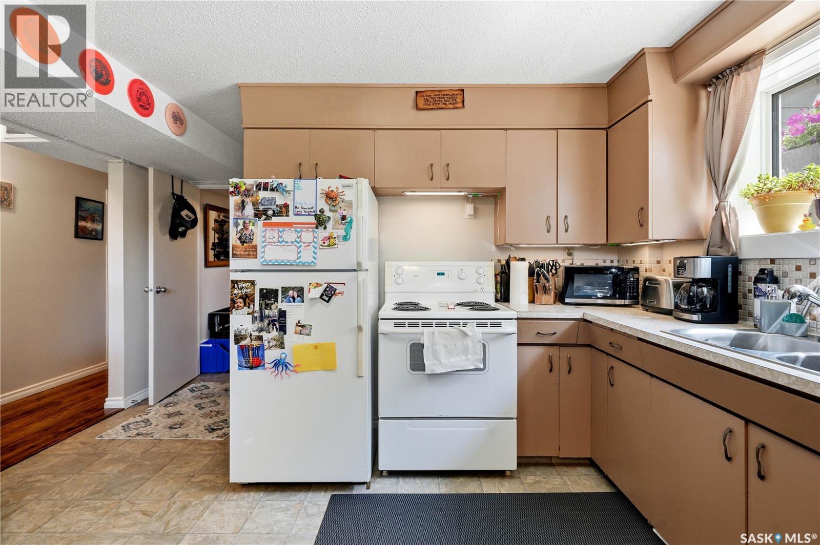 2525 McPherson AVENUE - 30