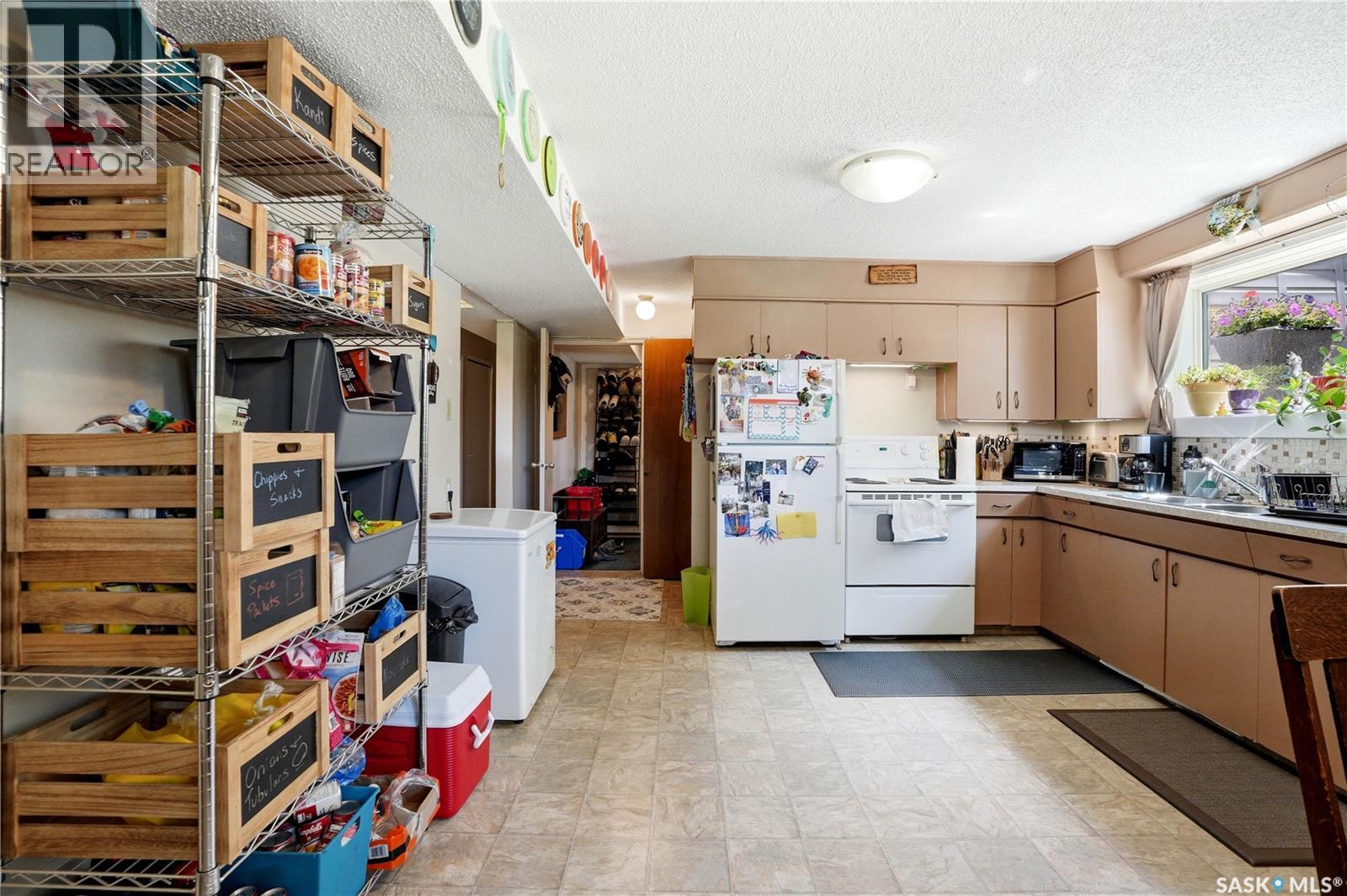 2525 McPherson AVENUE - 32