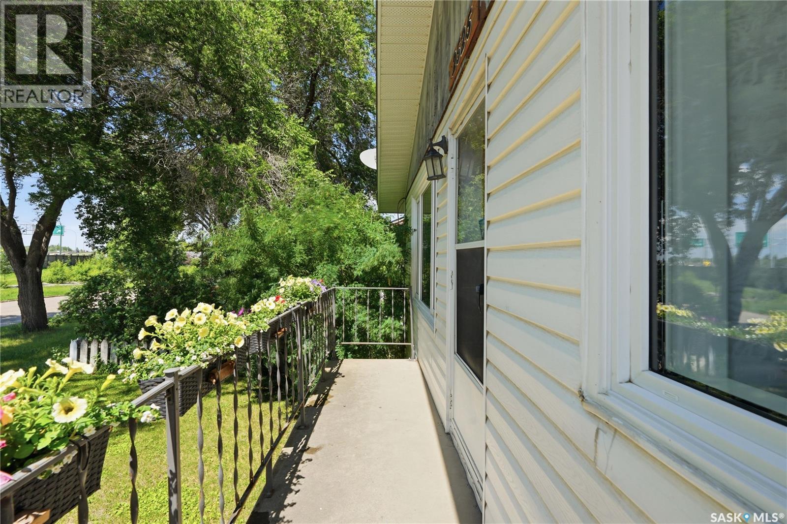 2525 McPherson AVENUE - 4