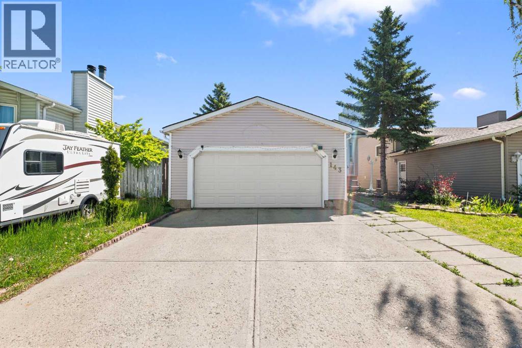 143 Castlebrook Rise NE - 2