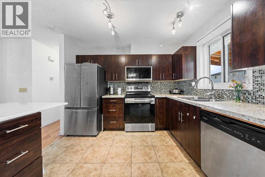 143 Castlebrook Rise NE - 11