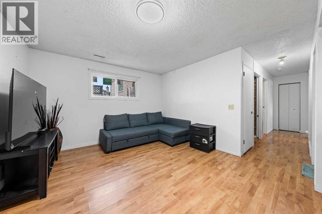 143 Castlebrook Rise NE - 16