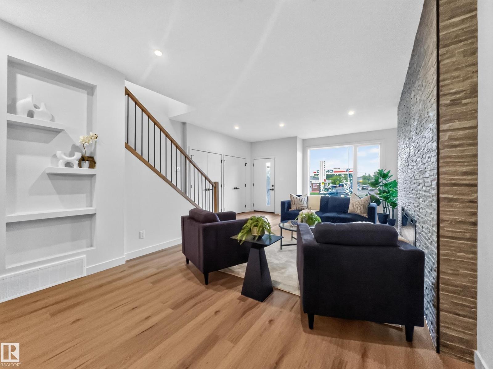 8711 149 ST NW - 11