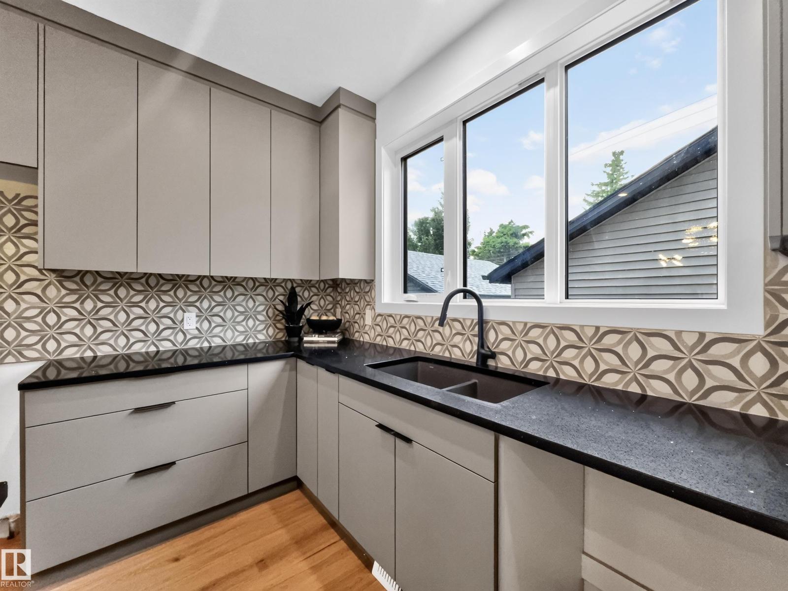 8711 149 ST NW - 18